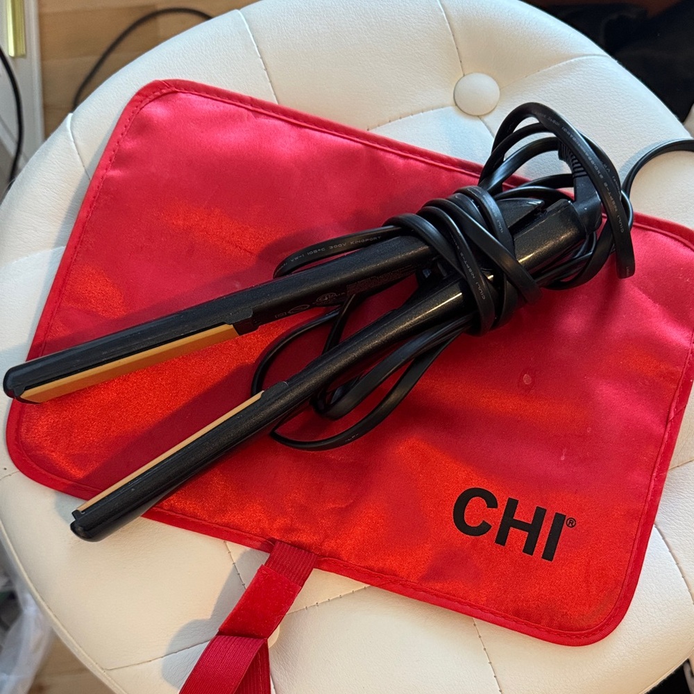 Chi Chi London Black Hair Straightener with Red Mat